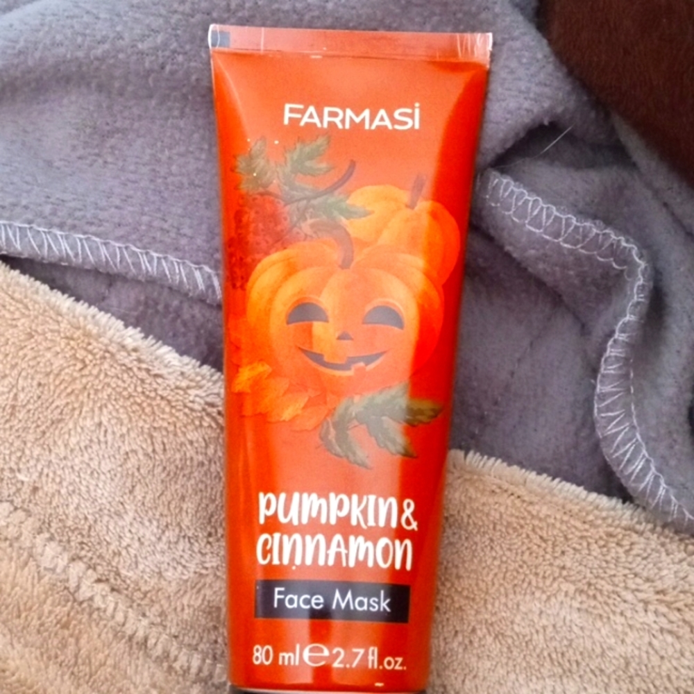 Farmasi Pumpkin & Cinnamon Face mask